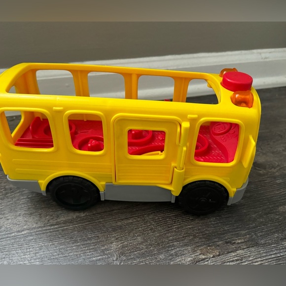 Fisher-Price Little People Yellow School Bus Toy with Lights and Sounds Toddler - Picture 1 of 5